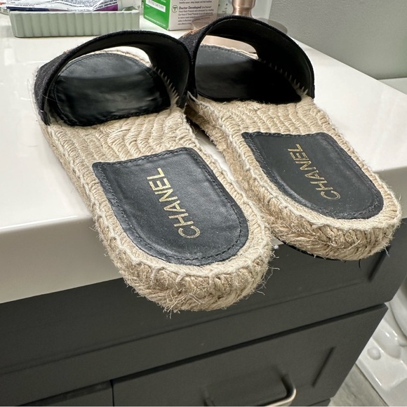 Chanel Women’s slides size 40 in black and gold - Picture 4 of 10